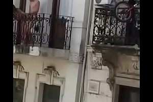 sexo en el balcon